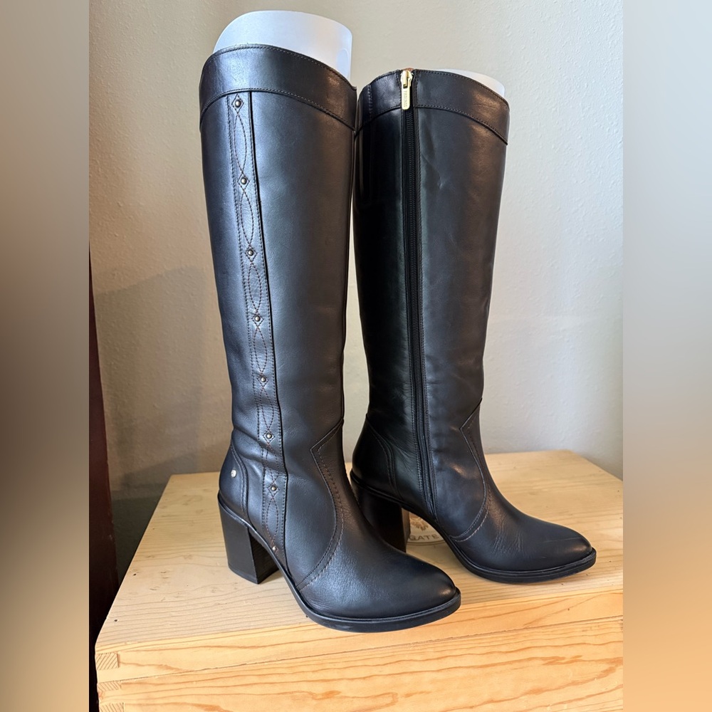 WOMENS PIKOLINOS RIOJA TALL CUERO
BLACK LEATHER WESTERN STYLE BOOTS